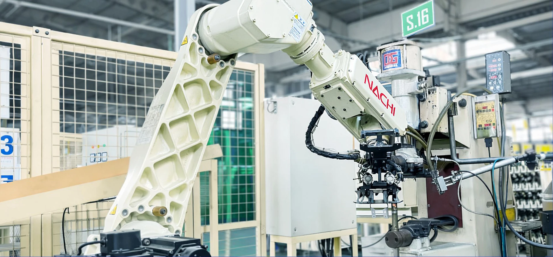 PT Trimitra Chitrahasta Background